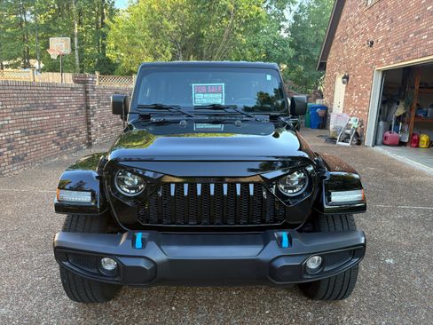 Used 2022 Jeep Wrangler Unlimited Sahara w/ Cold Weather Group AWD/4WD image 4