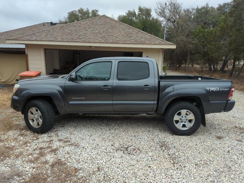 Used 2015 Toyota Tacoma Pickup 4D 5 ft w/ TRD Sport Package image 5
