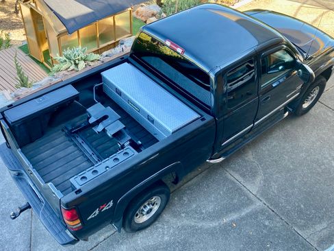 Used 2004 GMC Sierra 2500 SLE w/ Heavy-Duty Power Package AWD/4WD image 4