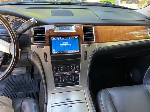 Used 2012 Cadillac Escalade ESV Platinum AWD/4WD image 15