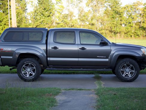 Used 2013 Toyota Tacoma PreRunner image 2