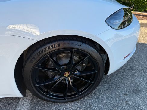 Used 2024 Porsche 718 Boxster image 21