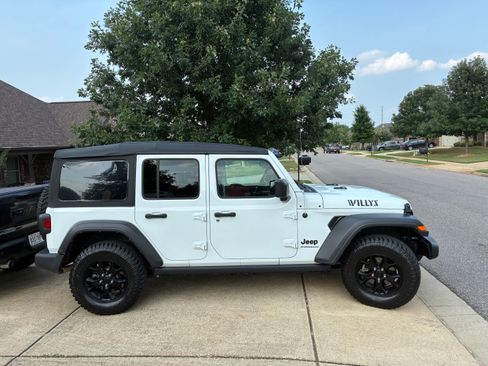 Used 2023 Jeep Wrangler Unlimited Sport AWD/4WD image 5