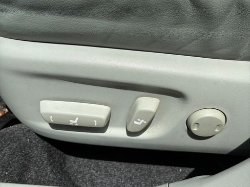 Used 2012 Toyota Prius Four w/ Deluxe Solar Roof Pkg FWD image 14