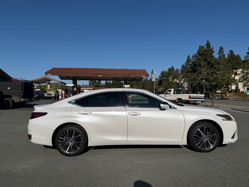 Used 2023 Lexus ES 300h w/ Premium Package image 6