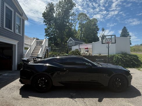 Used 2022 Chevrolet Camaro SS RWD image 6