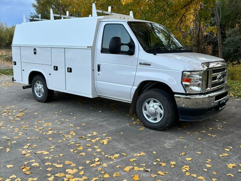 Used 2022 Ford E-350 and Econoline 350 Super Duty w/ Power Windows & Locks Group image 1