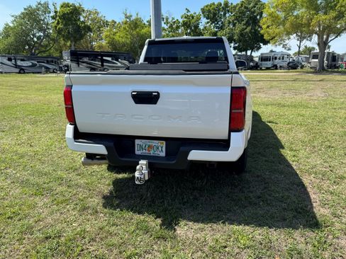 Used 2025 Toyota Tacoma SR5 image 5