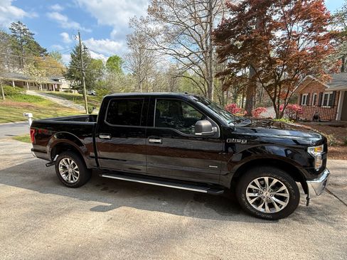 Used 2017 Ford F150 XLT w/ Equipment Group 302A Luxury image 5