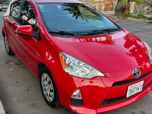 Used 2013 Toyota Prius C Two image 10