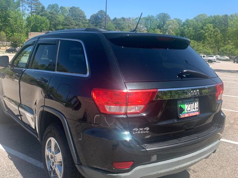 Used 2013 Jeep Grand Cherokee Laredo w/ Laredo E Group image 2