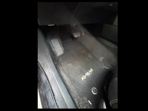 Used 2013 Toyota RAV4 XLE image 17