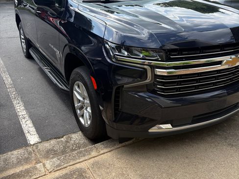 Used 2023 Chevrolet Suburban LT AWD/4WD image 5