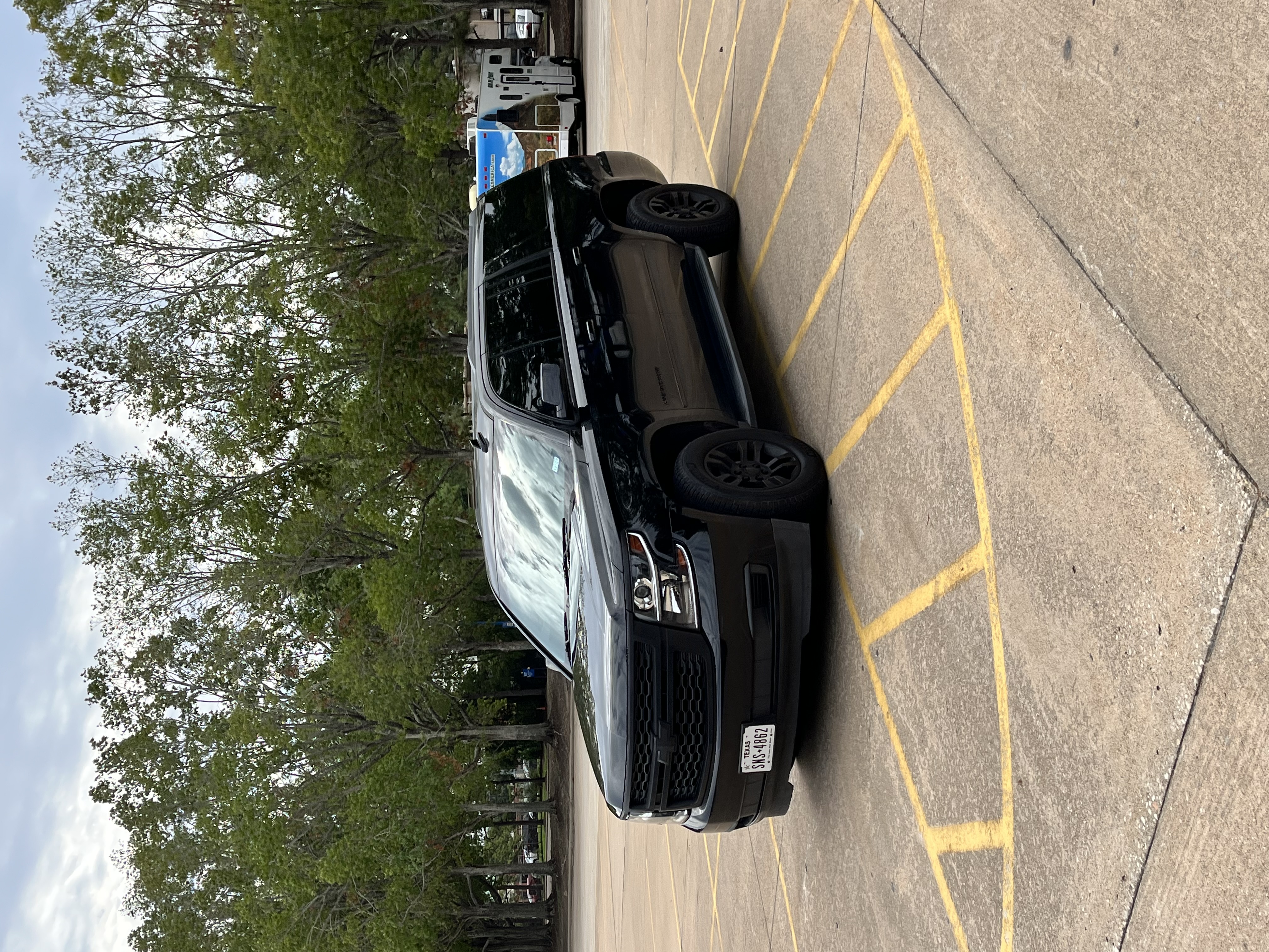 Used 2017 Chevrolet Suburban LT RWD image 6
