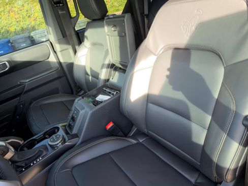 Used 2026 Ford Bronco Badlands AWD/4WD image 9