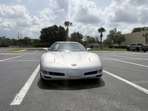 Used 1998 Chevrolet Corvette Coupe w/ Performance Handling Pkg RWD image 11