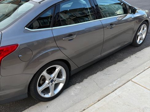 Used 2014 Ford Focus Titanium image 2