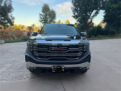 Used 2023 GMC Sierra 1500 SLT w/ SLT Premium Package image 2