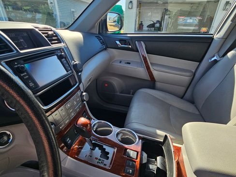 Used 2013 Toyota Highlander Limited image 16