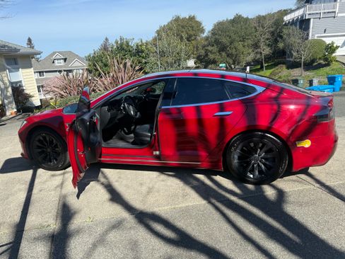 Used 2016 Tesla Model S 85D image 1