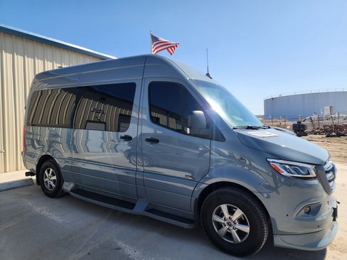 Used 2022 Mercedes-Benz Sprinter 2500 image 1