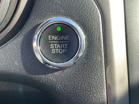 Used 2018 Ford Fusion SE image 16