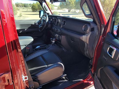 Used 2021 Jeep Gladiator Overland image 16