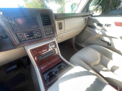 Used 2005 Cadillac Escalade AWD image 5