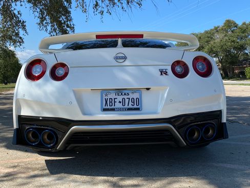 Used 2023 Nissan GT-R Premium w/ Premium Interior Package image 1