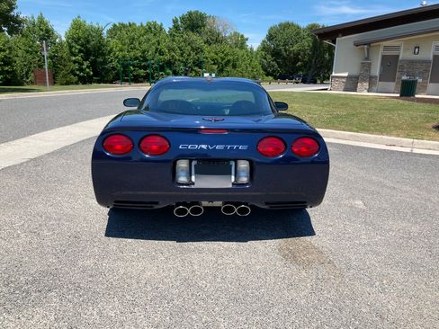Used 2001 Chevrolet Corvette Coupe w/ Preferred Equipment Group2 image 6