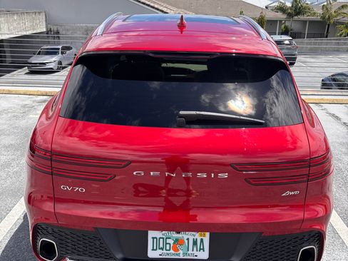 Used 2025 Genesis GV70 2.5T w/ Select Package image 6