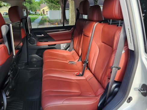 Used 2017 Lexus LX 570 4WD image 14