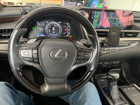 Used 2019 Lexus ES 300h w/ Premium Package FWD image 6