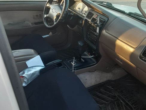 Used 2000 Toyota 4Runner SR5 image 15