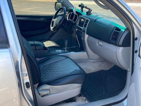 Used 2005 Toyota 4Runner SR5 RWD image 9