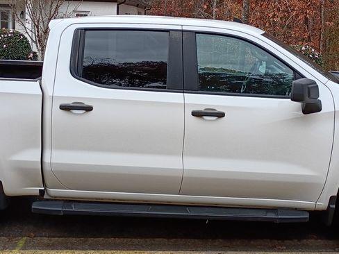 Used 2022 Chevrolet Silverado 1500 Custom image 2