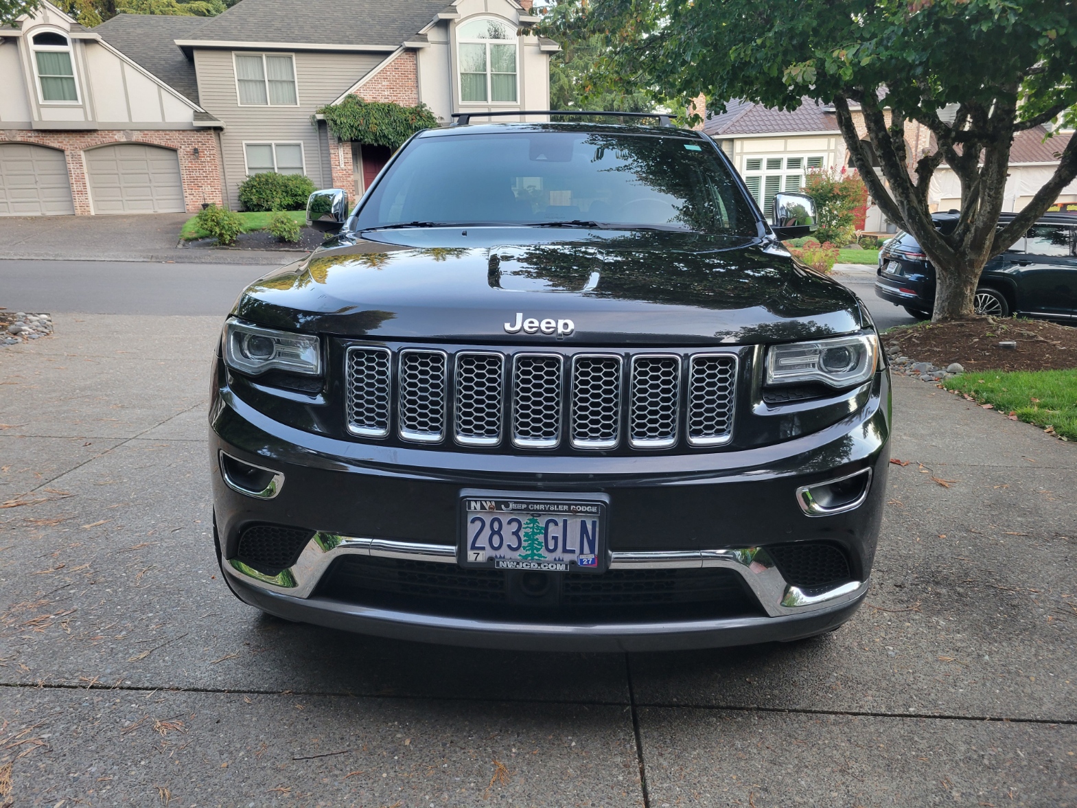 Used 2014 Jeep Grand Cherokee Summit AWD/4WD image 2