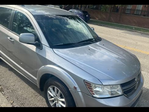 Used 2017 Dodge Journey SXT w/ Comfort/Convenience Group image 2