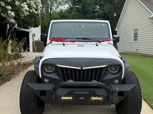 Used 2017 Jeep Wrangler Unlimited Sport AWD/4WD image 2