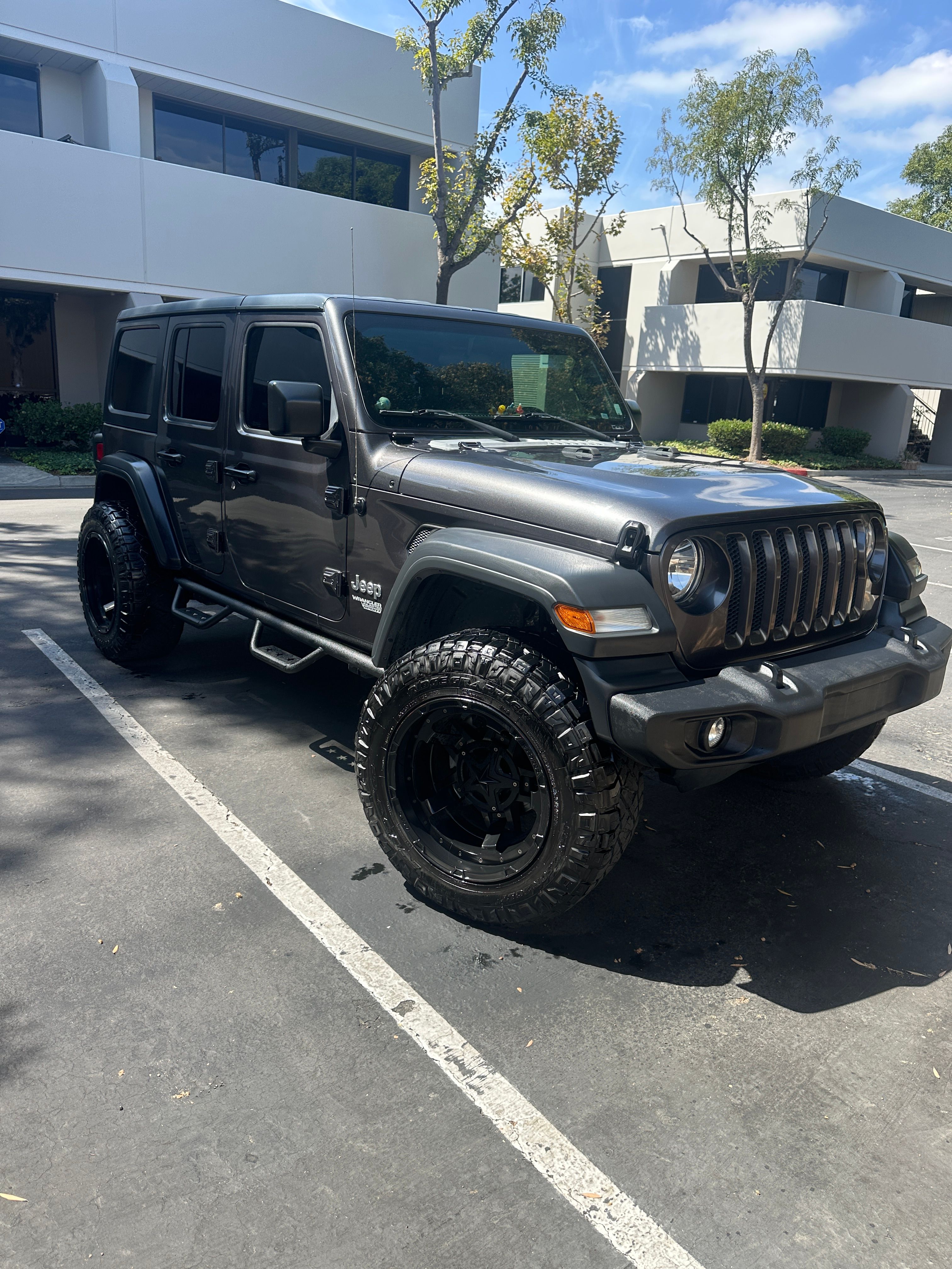 Used 2018 Jeep Wrangler Unlimited Sport S AWD/4WD image 24