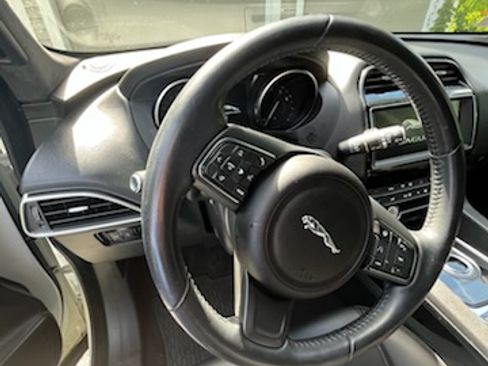 Used 2020 Jaguar F-PACE Premium image 9