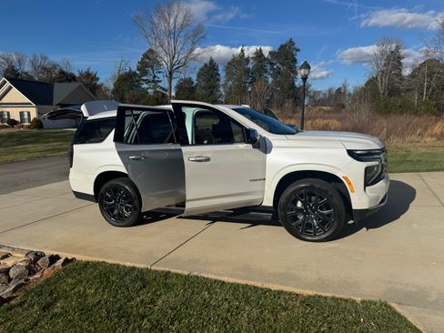 Used 2025 Chevrolet Tahoe Premier image 9