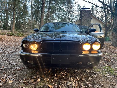 Used 2005 Jaguar XJ8 image 12