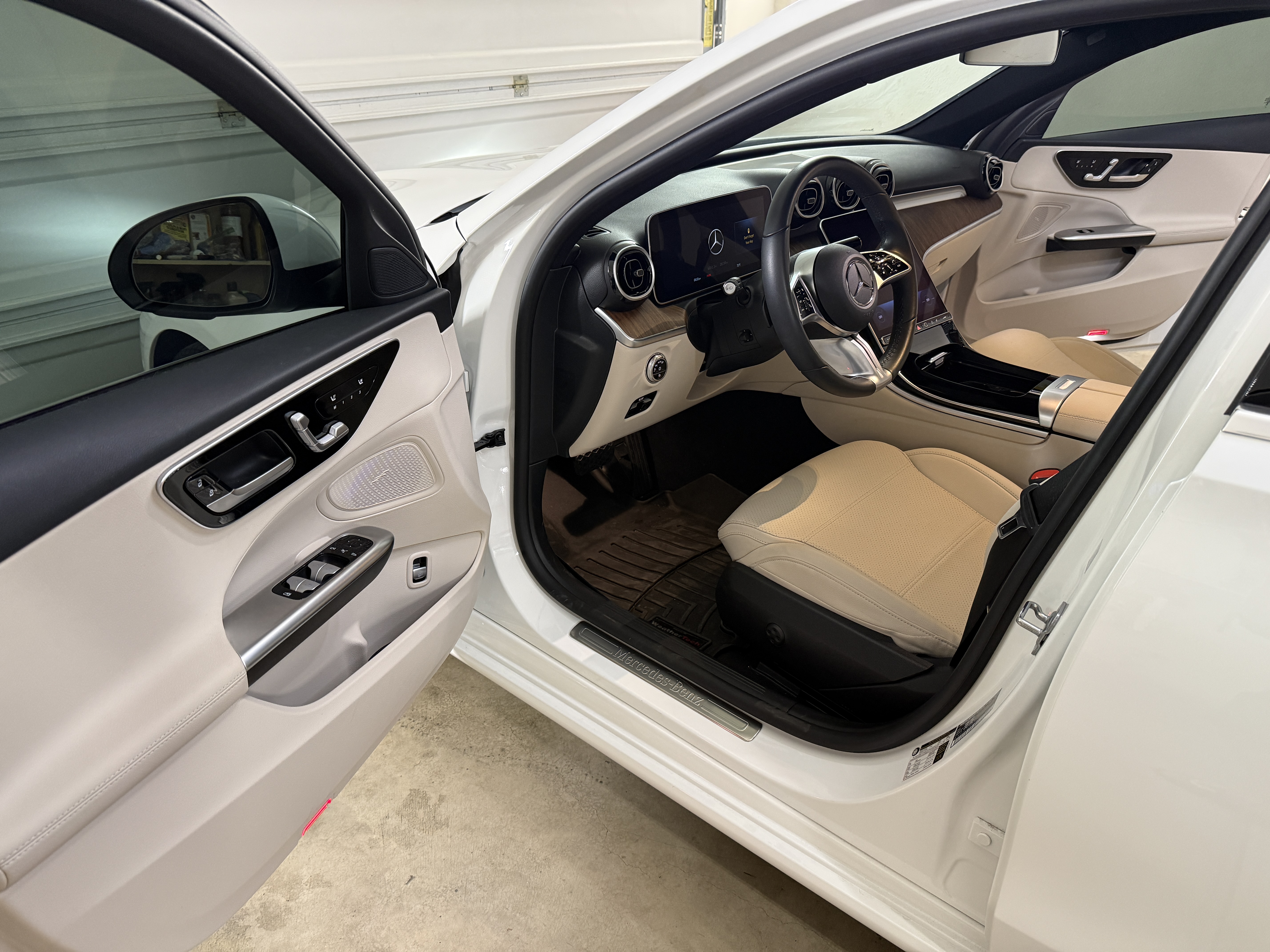 Used 2024 Mercedes-Benz C 300 Sedan image 11