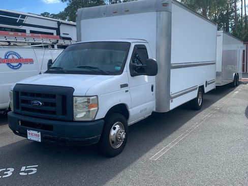 Used 2010 Ford E-350 and Econoline 350 Super Duty RWD image 4