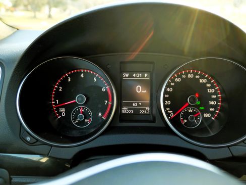 Used 2011 Volkswagen Golf 4-Door image 19