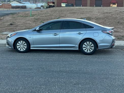 Used 2016 Hyundai Sonata SE image 1