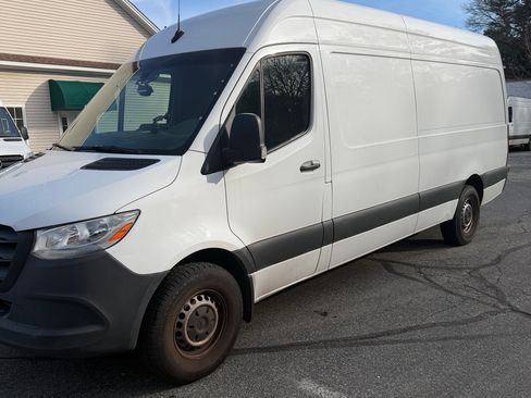 Used 2022 Mercedes-Benz Sprinter 2500 image 2