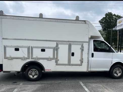 Used 2022 Chevrolet Express 3500 w/ Power Convenience Package RWD image 5