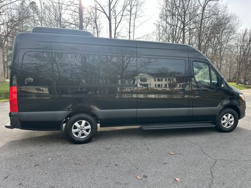 Used 2019 Mercedes-Benz Sprinter 2500 image 12